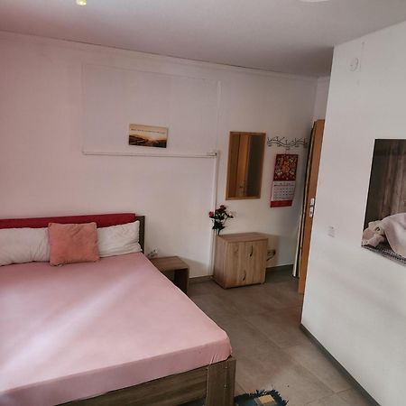Halle, Top -Preise, Grosse 79 Qm Sd Fewo, Eg, Wahlweise Mit 1- 3 Dz, Inklusiv Tv Lounge, Kueche, Bad Wc Einfach Und Gut, Langzeitmieter Vb Preise Halle  Bagian luar foto