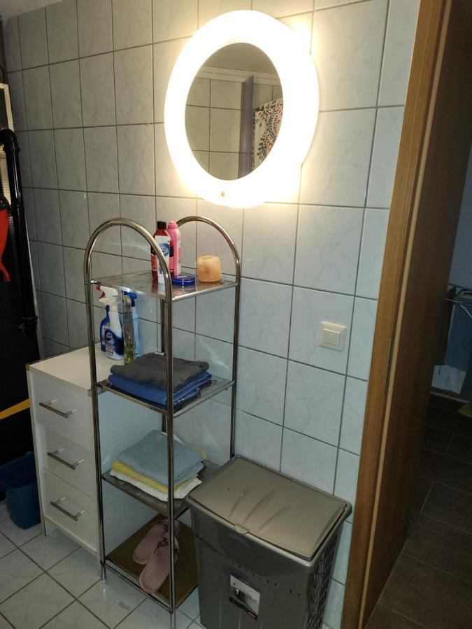 Halle, Top -Preise, Grosse 79 Qm Sd Fewo, Eg, Wahlweise Mit 1- 3 Dz, Inklusiv Tv Lounge, Kueche, Bad Wc Einfach Und Gut, Langzeitmieter Vb Preise Halle  Bagian luar foto