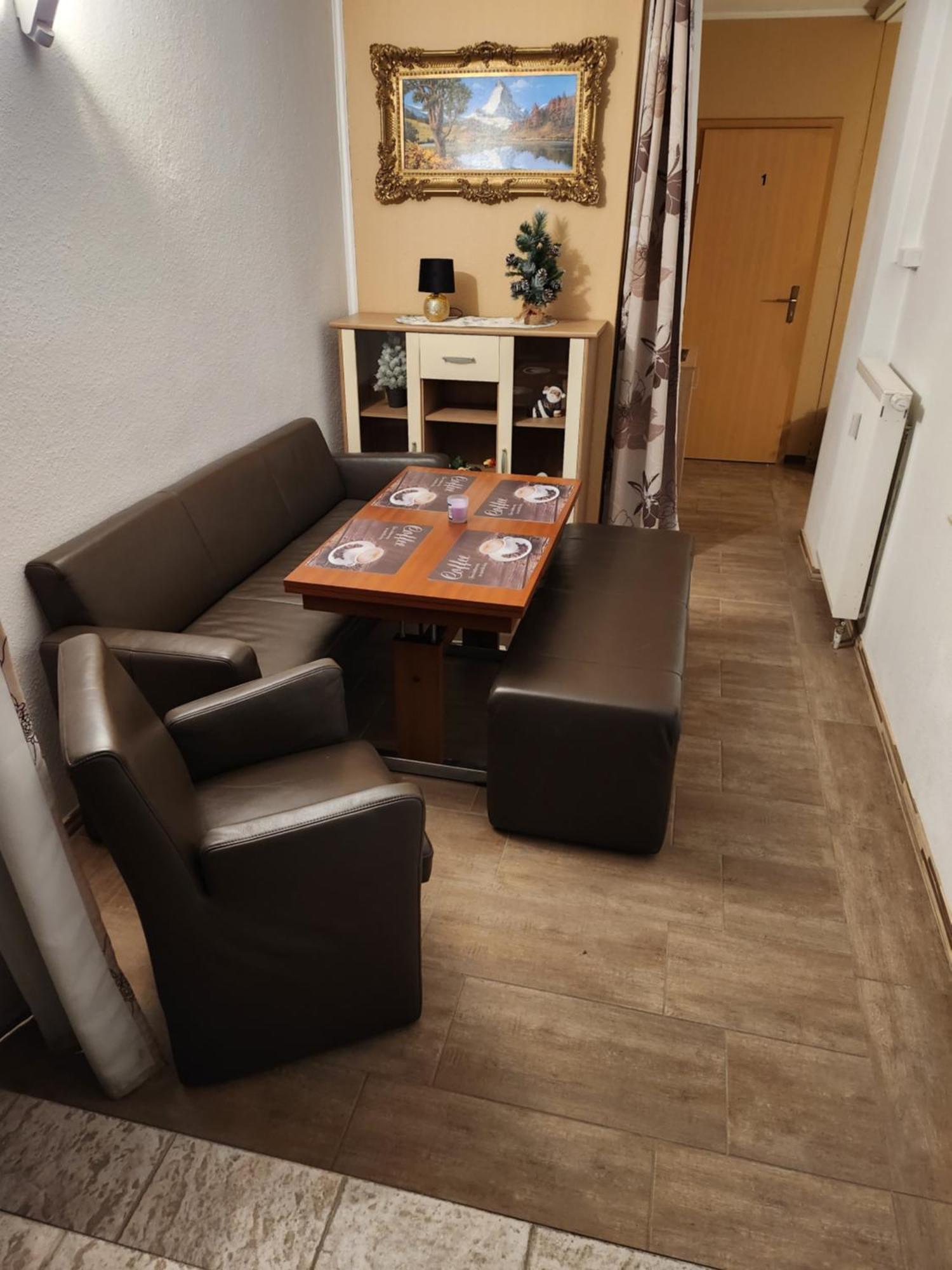 Halle, Top -Preise, Grosse 79 Qm Sd Fewo, Eg, Wahlweise Mit 1- 3 Dz, Inklusiv Tv Lounge, Kueche, Bad Wc Einfach Und Gut, Langzeitmieter Vb Preise Halle  Bagian luar foto