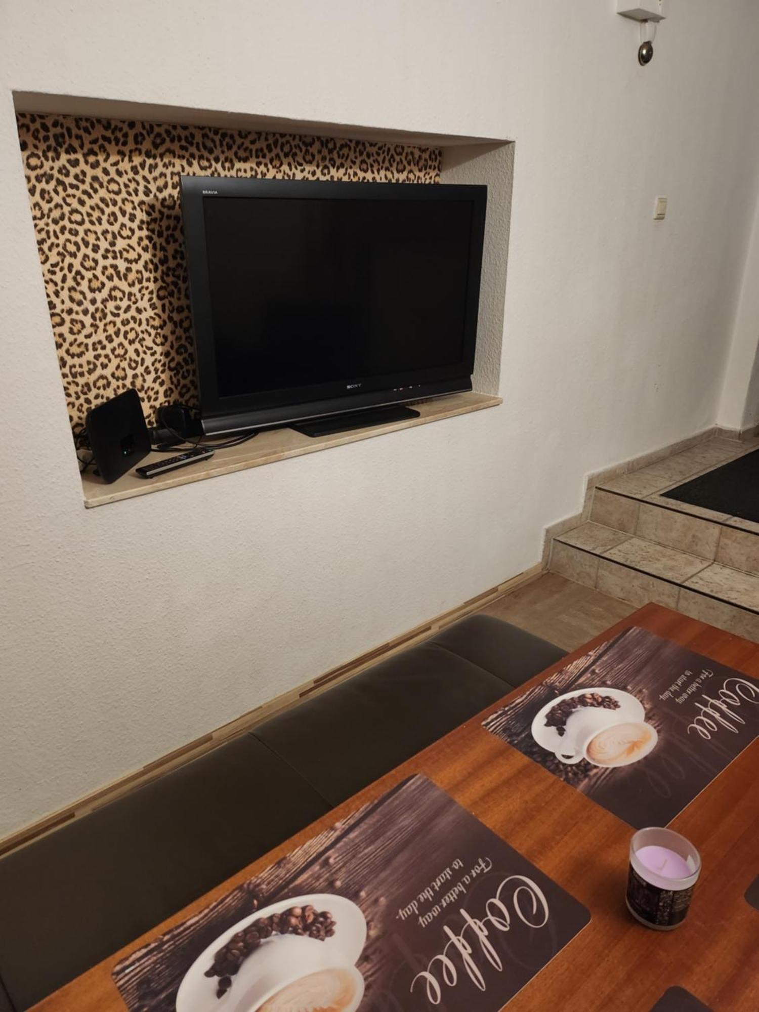 Halle, Top -Preise, Grosse 79 Qm Sd Fewo, Eg, Wahlweise Mit 1- 3 Dz, Inklusiv Tv Lounge, Kueche, Bad Wc Einfach Und Gut, Langzeitmieter Vb Preise Halle  Bagian luar foto