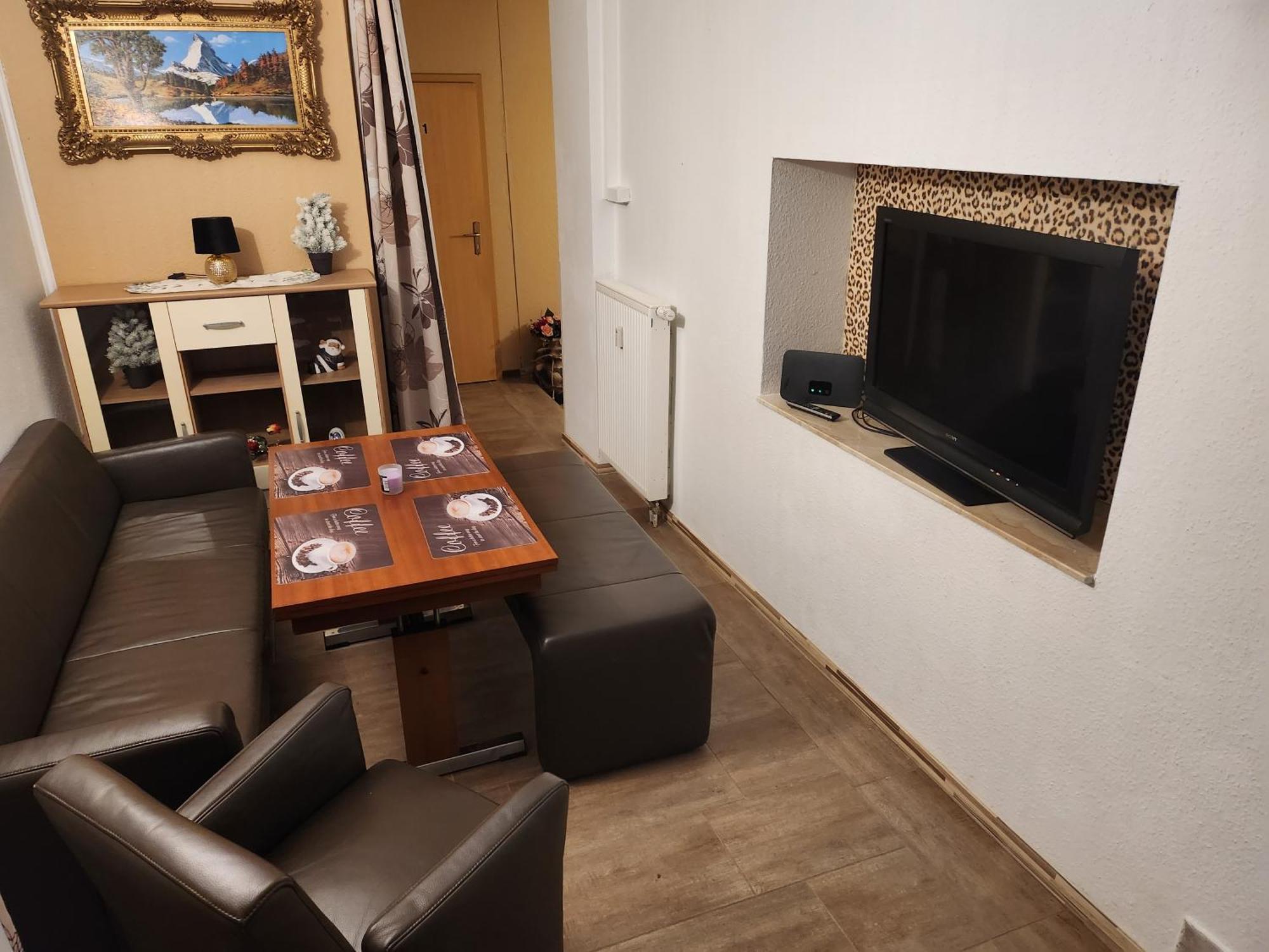 Halle, Top -Preise, Grosse 79 Qm Sd Fewo, Eg, Wahlweise Mit 1- 3 Dz, Inklusiv Tv Lounge, Kueche, Bad Wc Einfach Und Gut, Langzeitmieter Vb Preise Halle  Bagian luar foto