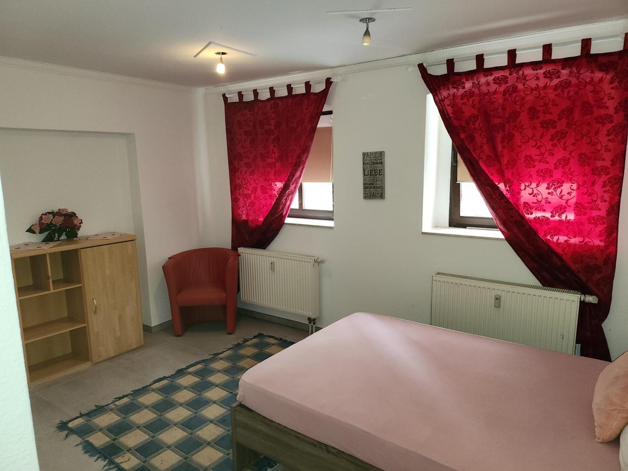 Halle, Top -Preise, Grosse 79 Qm Sd Fewo, Eg, Wahlweise Mit 1- 3 Dz, Inklusiv Tv Lounge, Kueche, Bad Wc Einfach Und Gut, Langzeitmieter Vb Preise Halle  Bagian luar foto