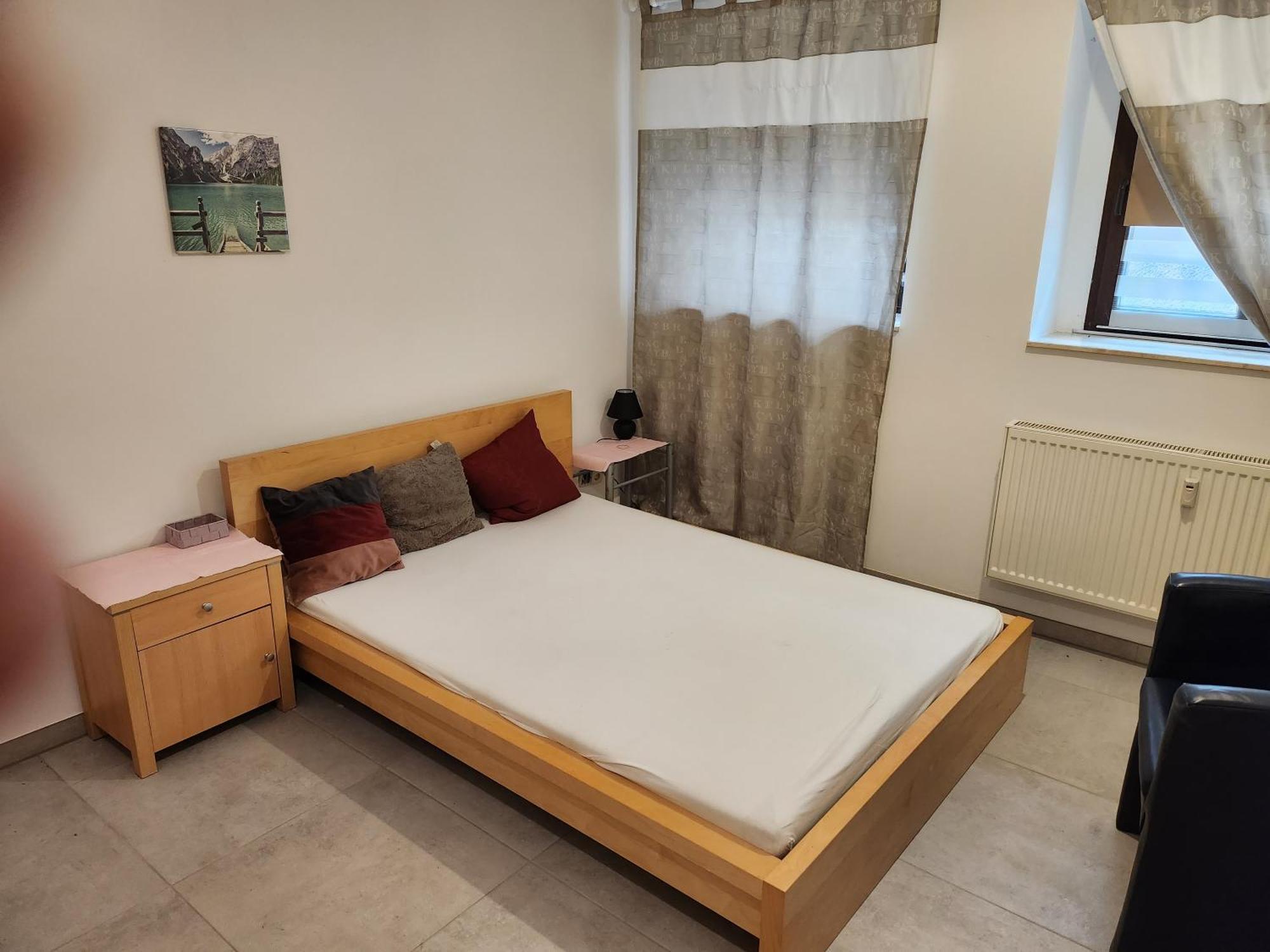 Halle, Top -Preise, Grosse 79 Qm Sd Fewo, Eg, Wahlweise Mit 1- 3 Dz, Inklusiv Tv Lounge, Kueche, Bad Wc Einfach Und Gut, Langzeitmieter Vb Preise Halle  Bagian luar foto