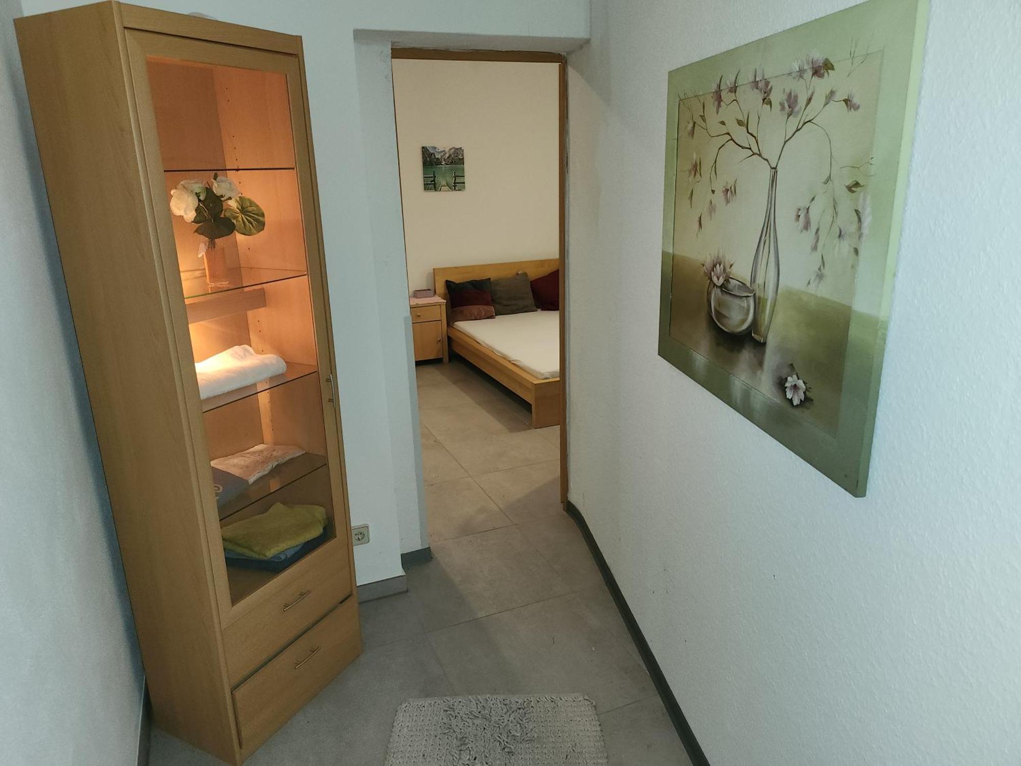 Halle, Top -Preise, Grosse 79 Qm Sd Fewo, Eg, Wahlweise Mit 1- 3 Dz, Inklusiv Tv Lounge, Kueche, Bad Wc Einfach Und Gut, Langzeitmieter Vb Preise Halle  Bagian luar foto