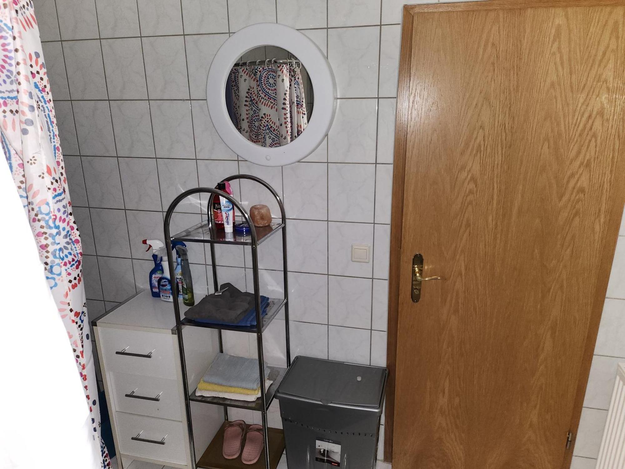 Halle, Top -Preise, Grosse 79 Qm Sd Fewo, Eg, Wahlweise Mit 1- 3 Dz, Inklusiv Tv Lounge, Kueche, Bad Wc Einfach Und Gut, Langzeitmieter Vb Preise Halle  Bagian luar foto