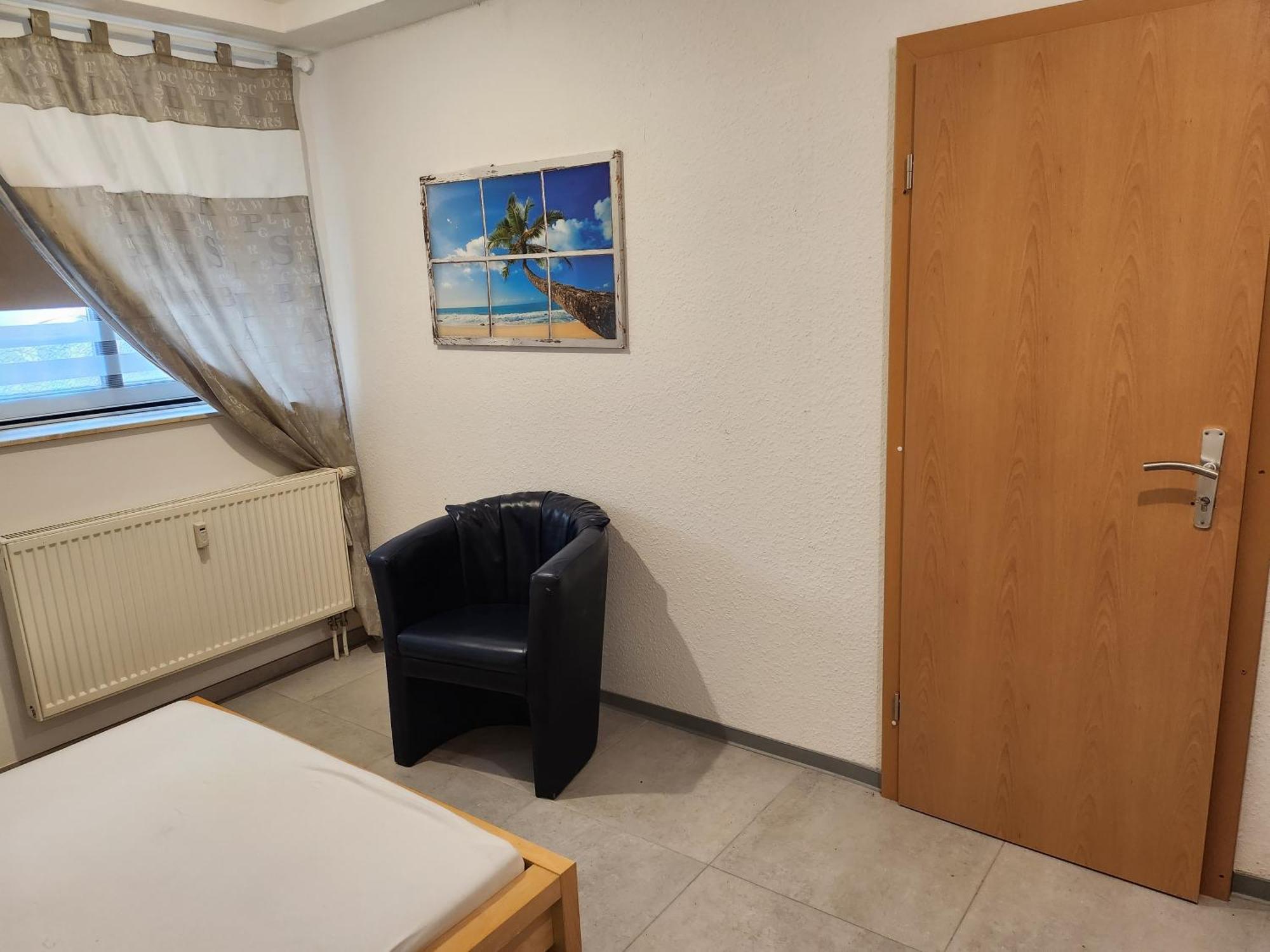 Halle, Top -Preise, Grosse 79 Qm Sd Fewo, Eg, Wahlweise Mit 1- 3 Dz, Inklusiv Tv Lounge, Kueche, Bad Wc Einfach Und Gut, Langzeitmieter Vb Preise Halle  Bagian luar foto